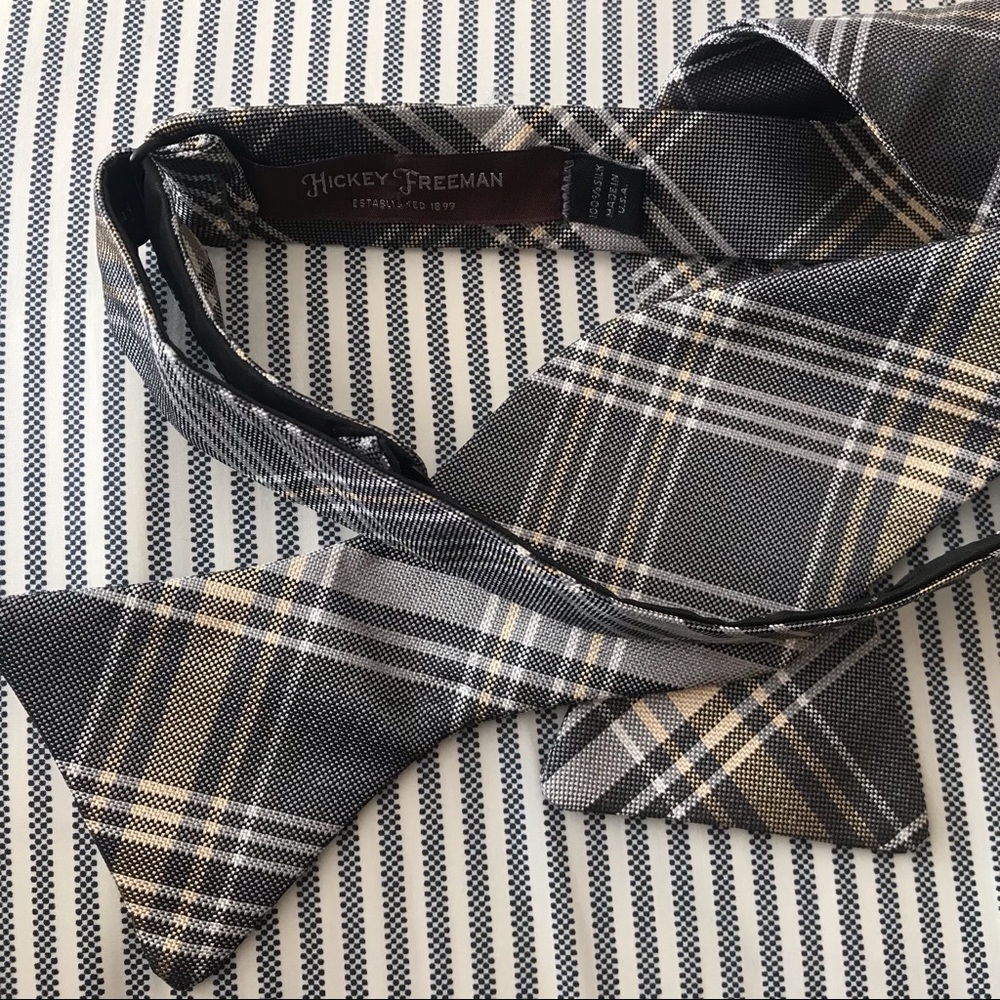 Hickey Freeman Mens 100% Silk Bow Tie